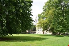 Parco e campanile.